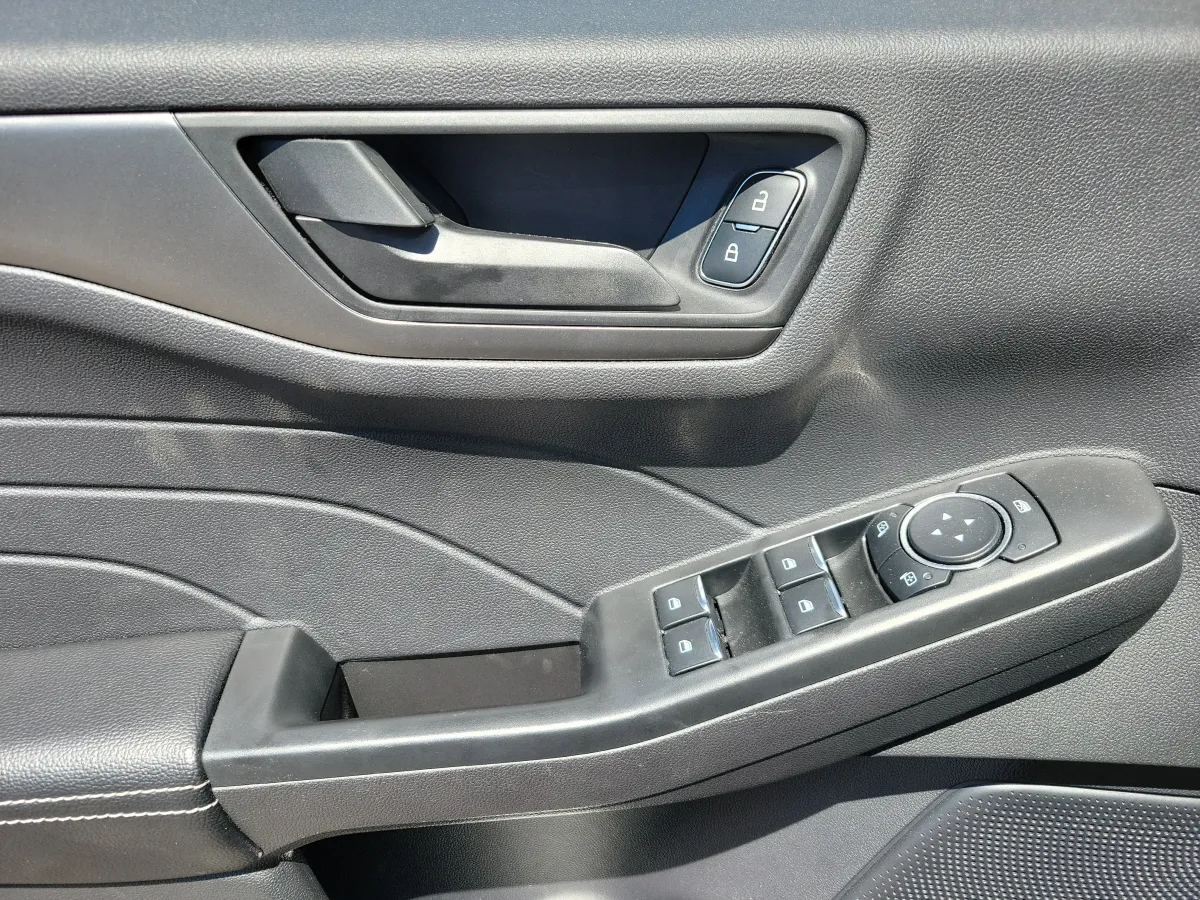 2025 Ford Escape Active thumbnail 7