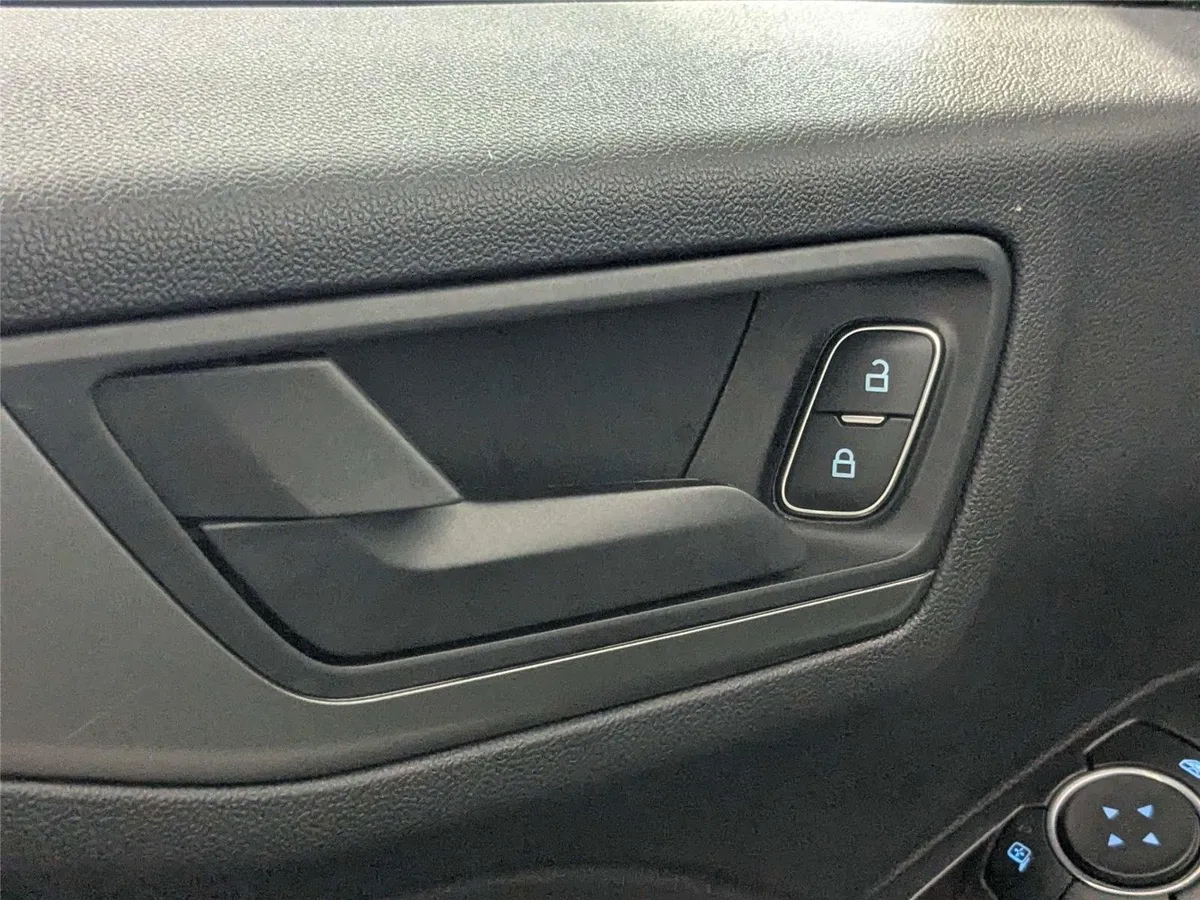 2025 Ford Escape Active thumbnail 16