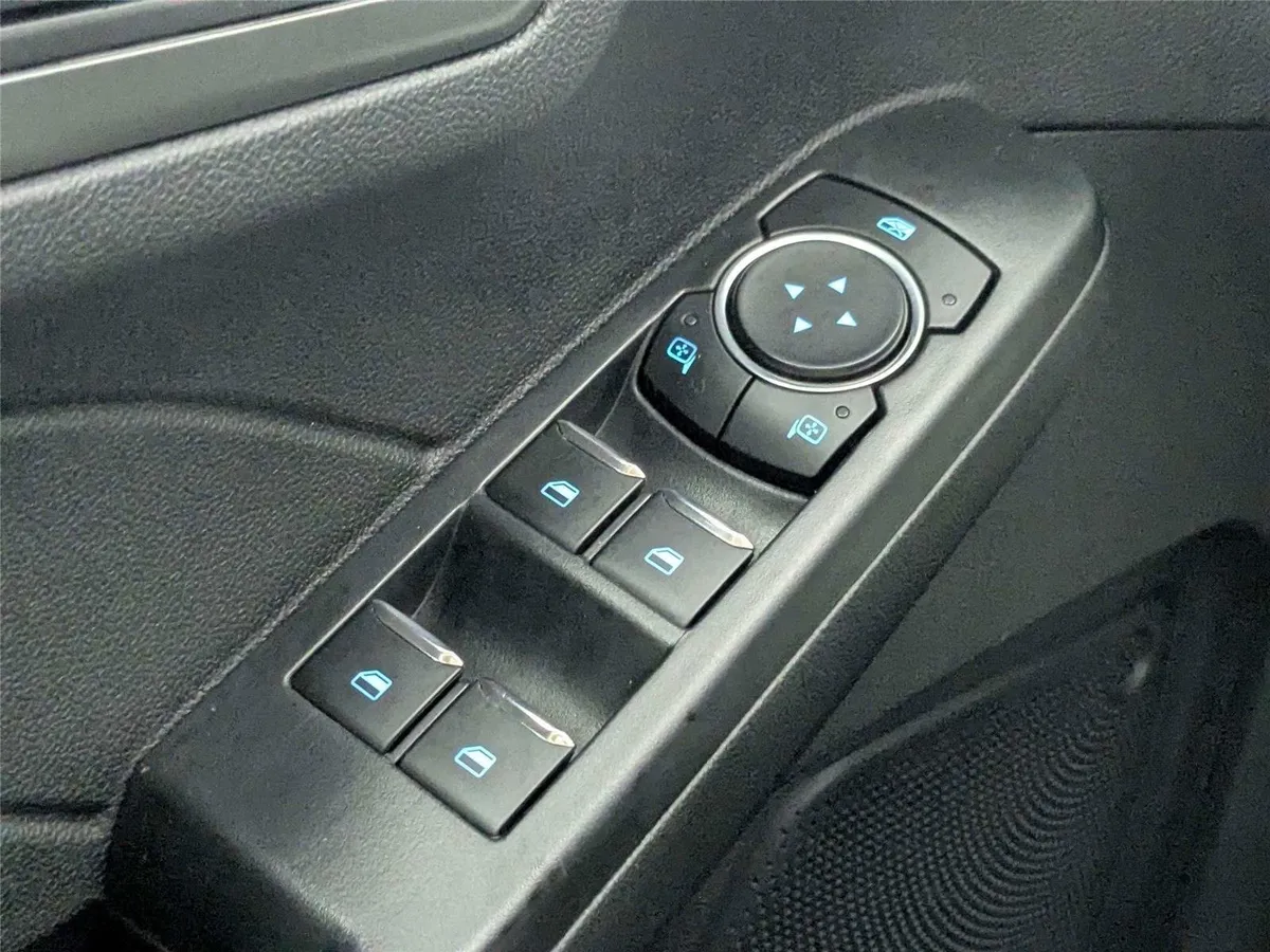 2025 Ford Escape Active thumbnail 17