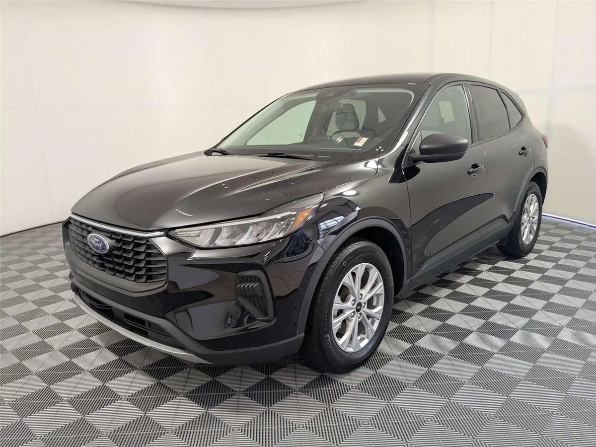 2025 Ford Escape Active thumbnail 2