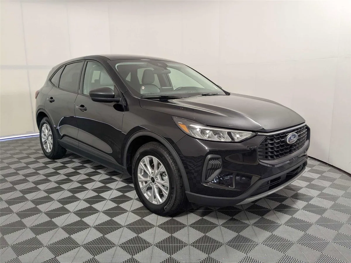 2025 Ford Escape Active thumbnail 3