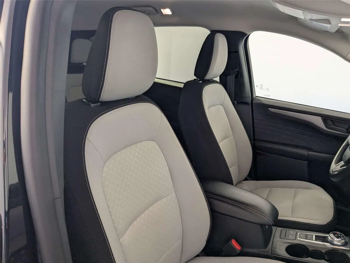 2025 Ford Escape Active thumbnail 32