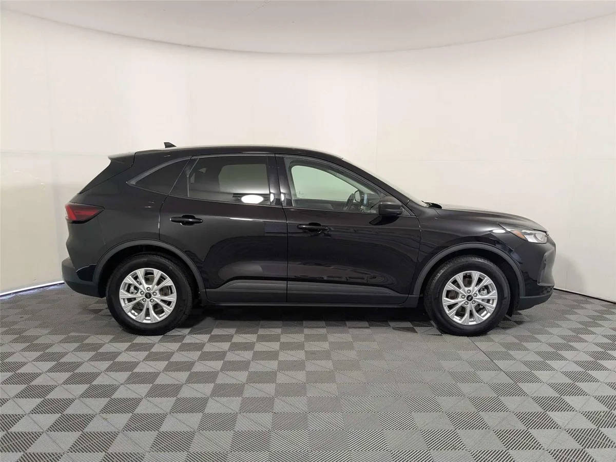 2025 Ford Escape Active thumbnail 4