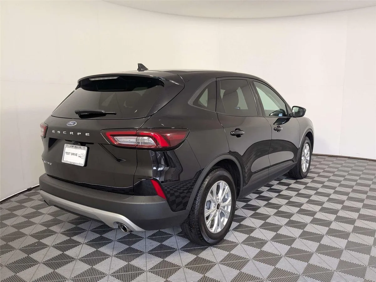 2025 Ford Escape Active thumbnail 5