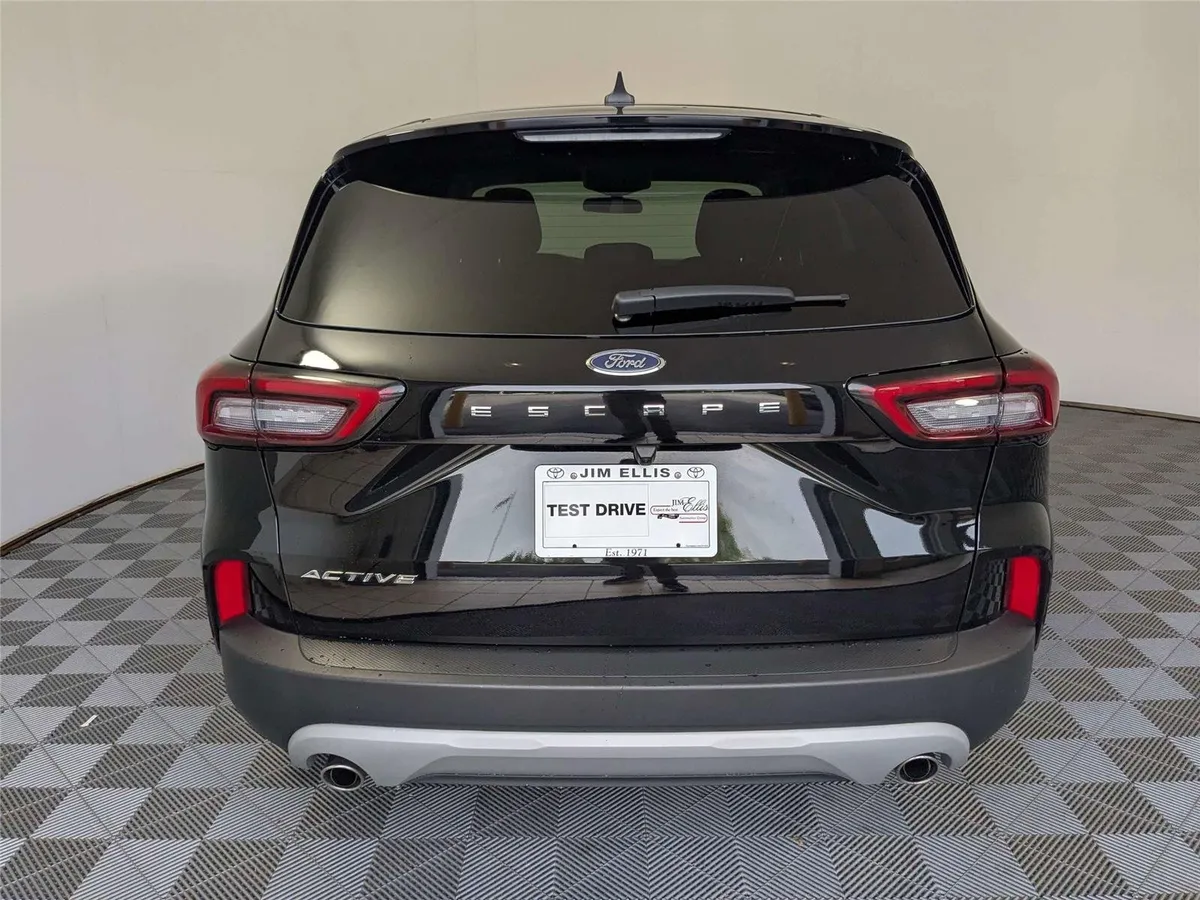2025 Ford Escape Active thumbnail 6