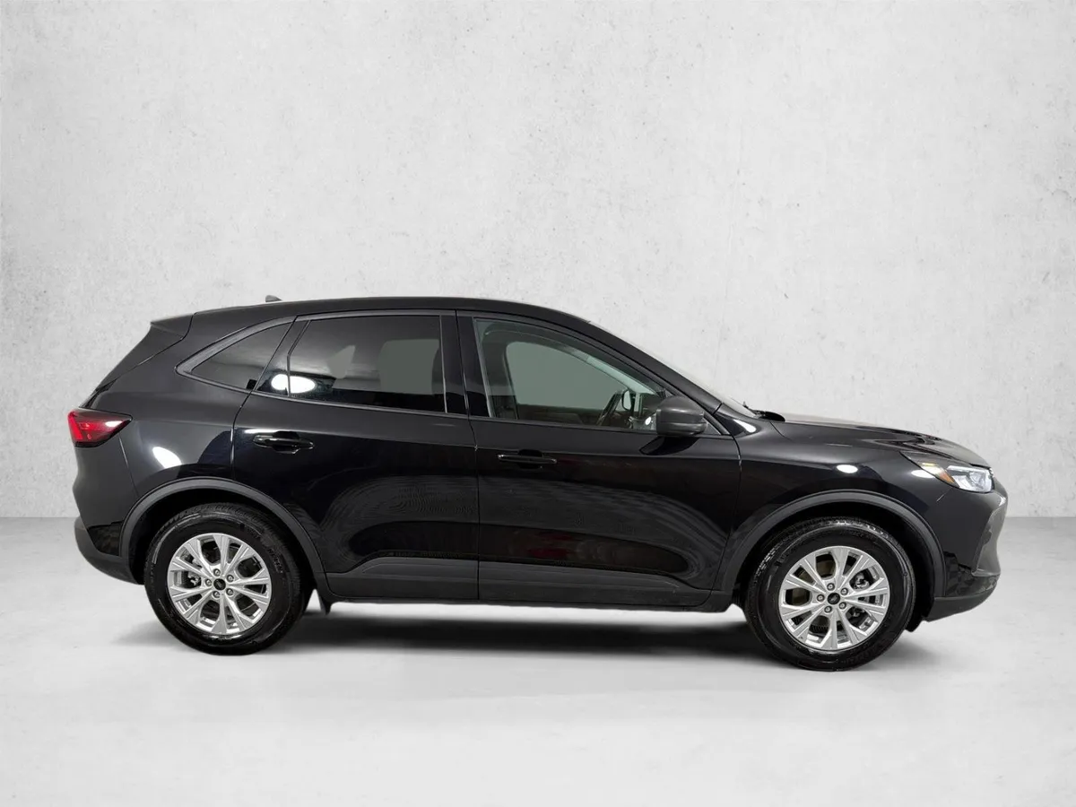 2025 Ford Escape Active thumbnail 2