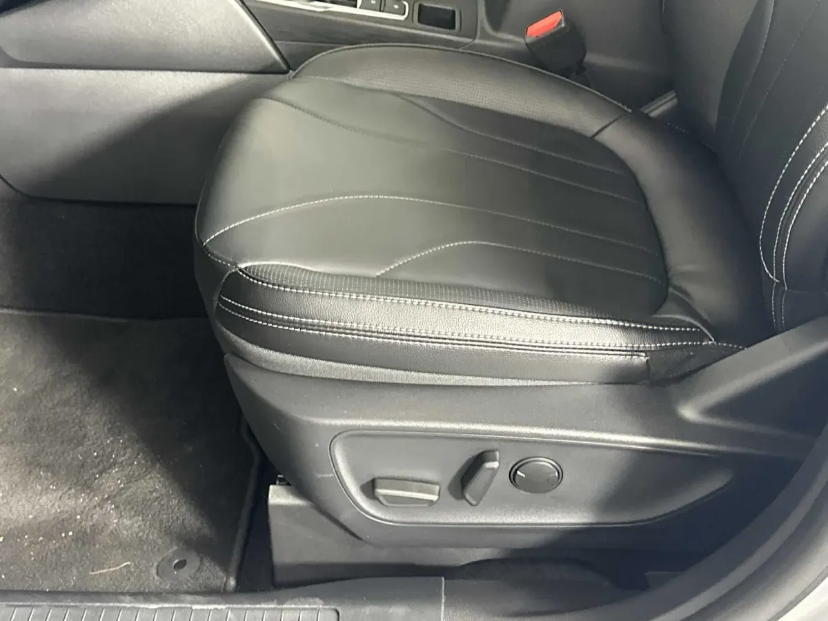 2025 Ford Escape PHEV thumbnail 10