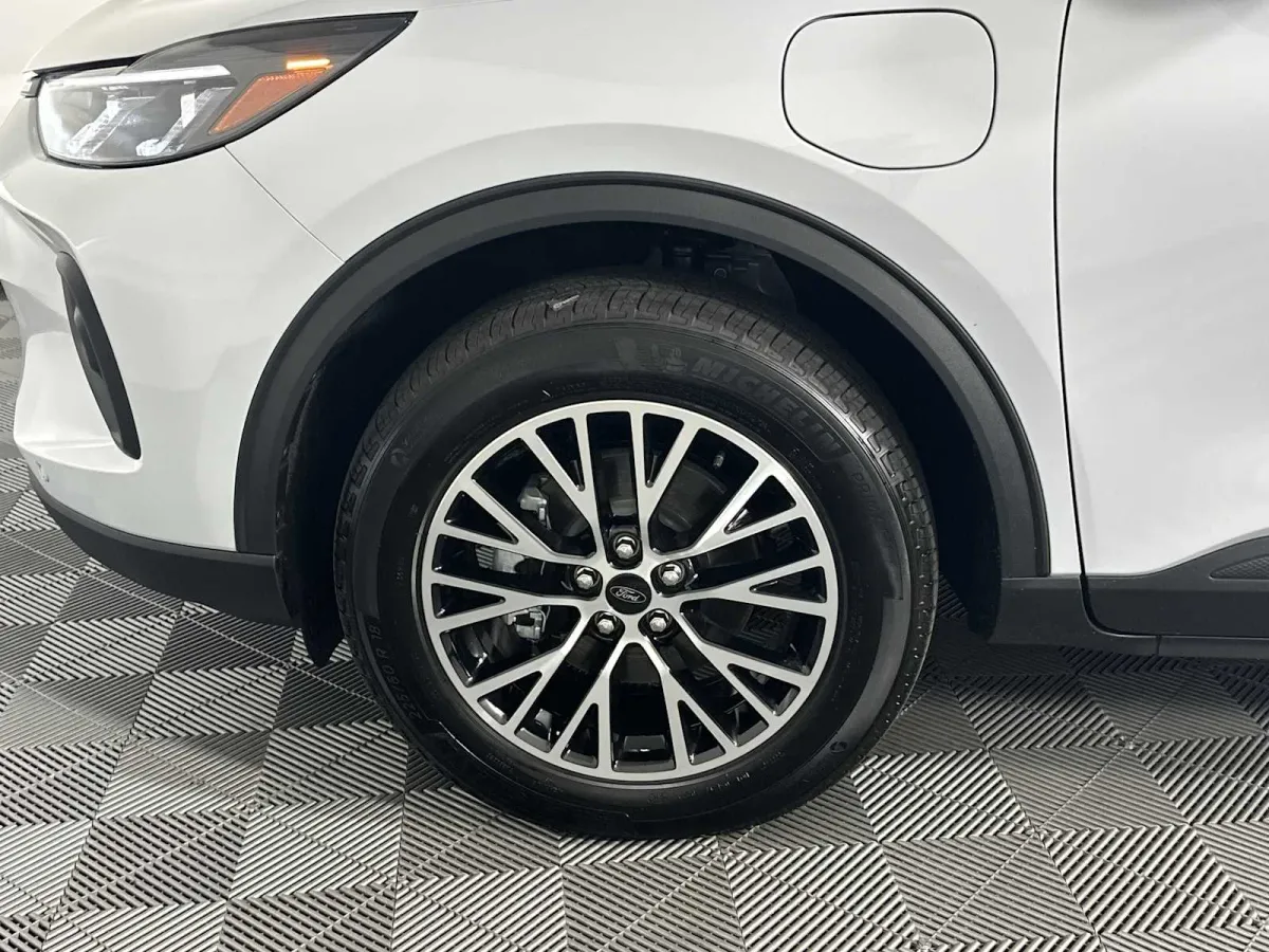 2025 Ford Escape PHEV thumbnail 13