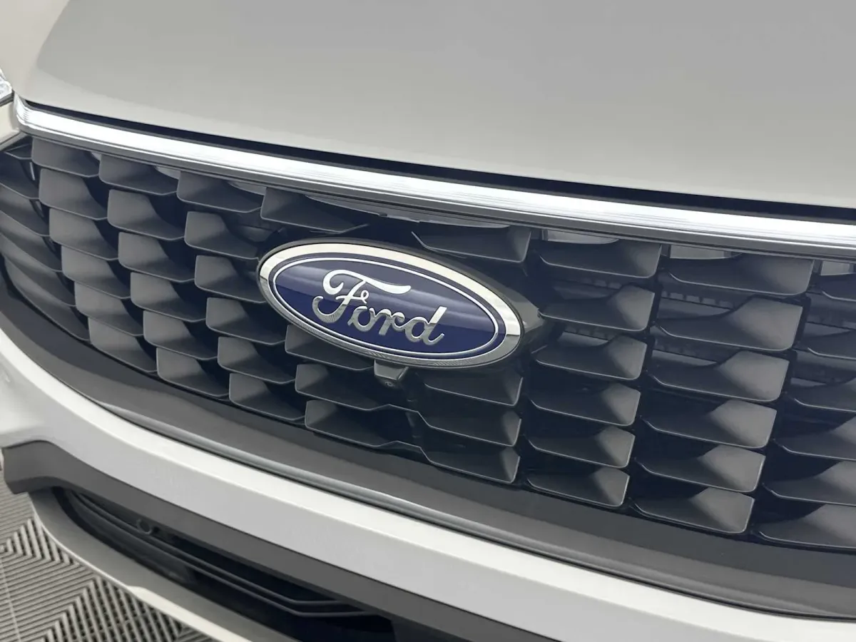 2025 Ford Escape PHEV thumbnail 14
