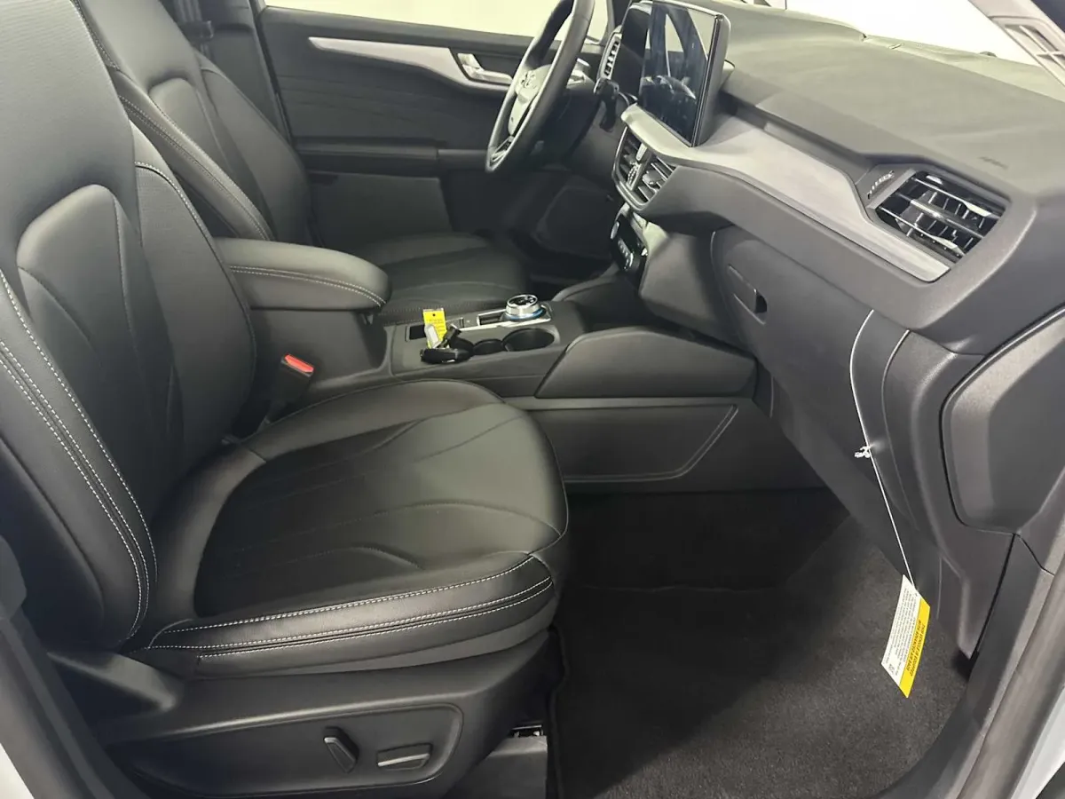2025 Ford Escape PHEV thumbnail 16