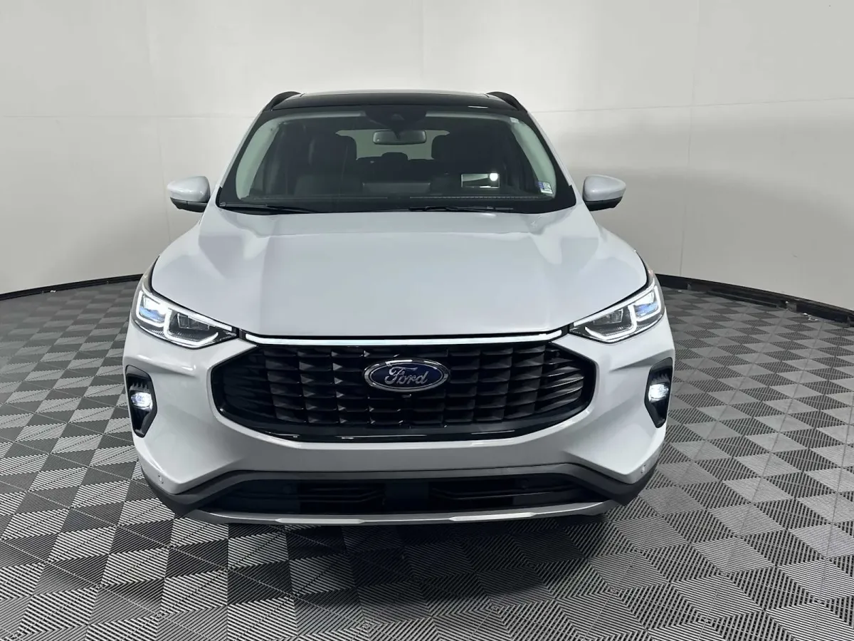 2025 Ford Escape PHEV thumbnail 2