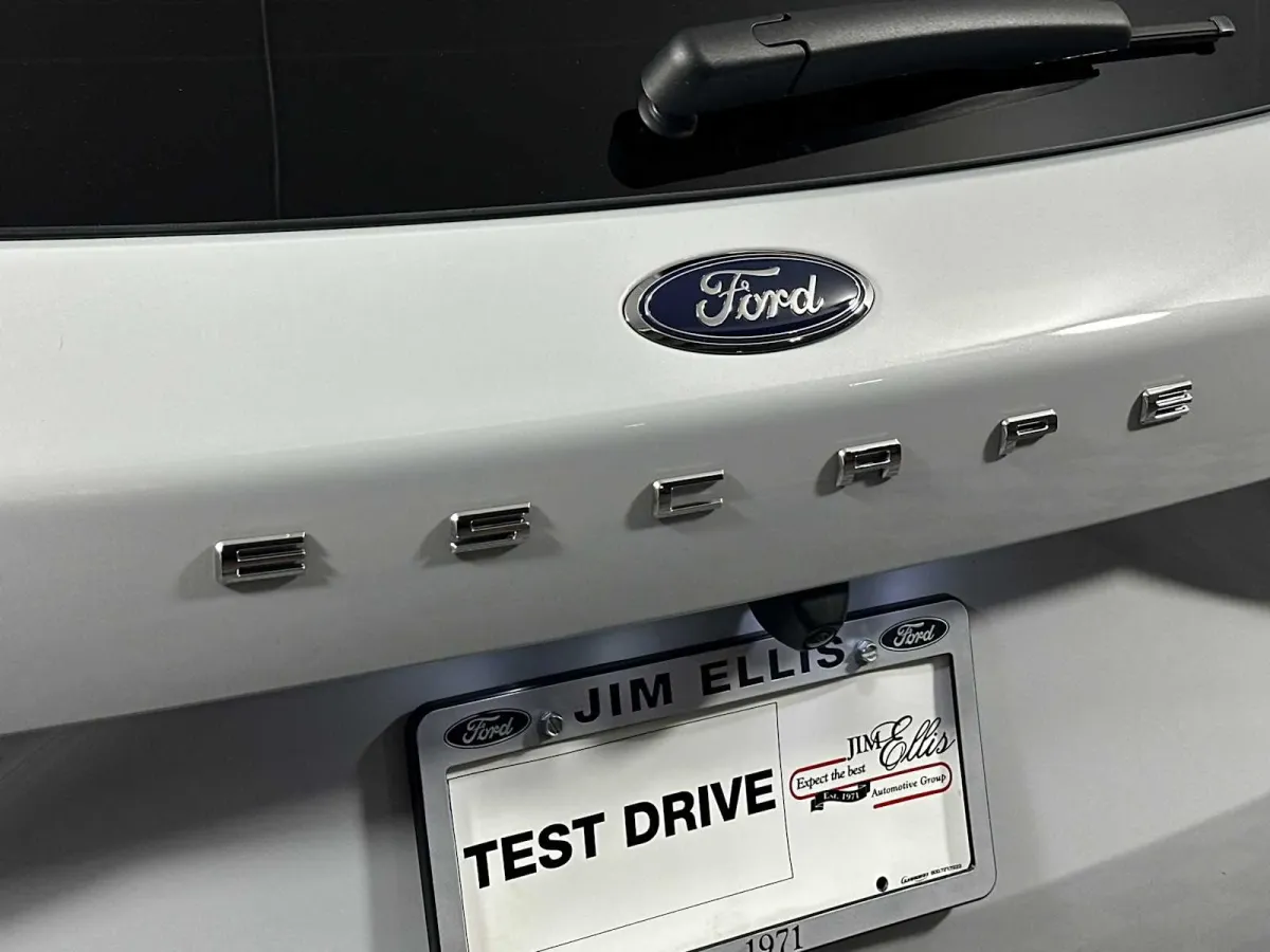 2025 Ford Escape PHEV thumbnail 22