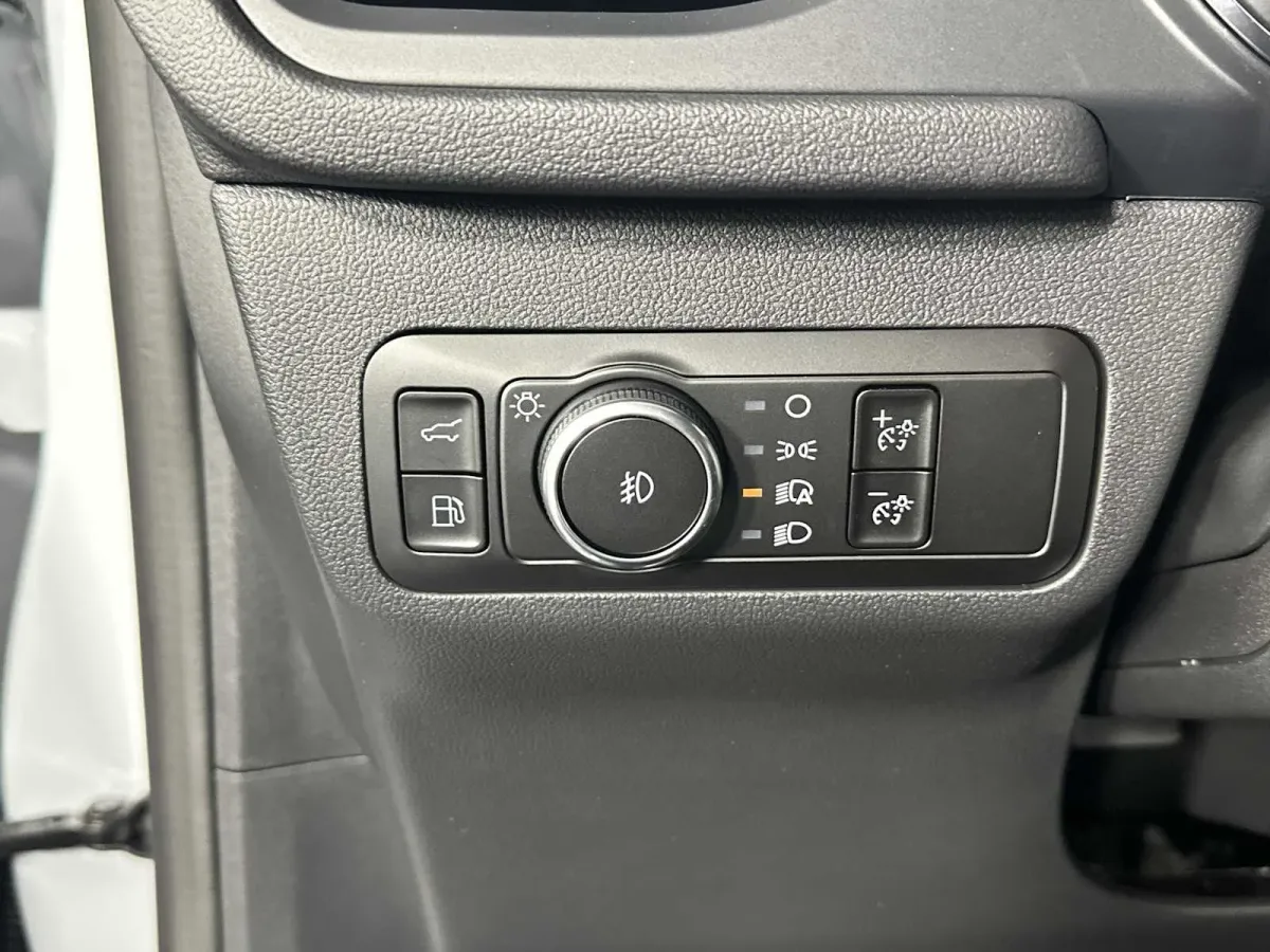 2025 Ford Escape PHEV thumbnail 28