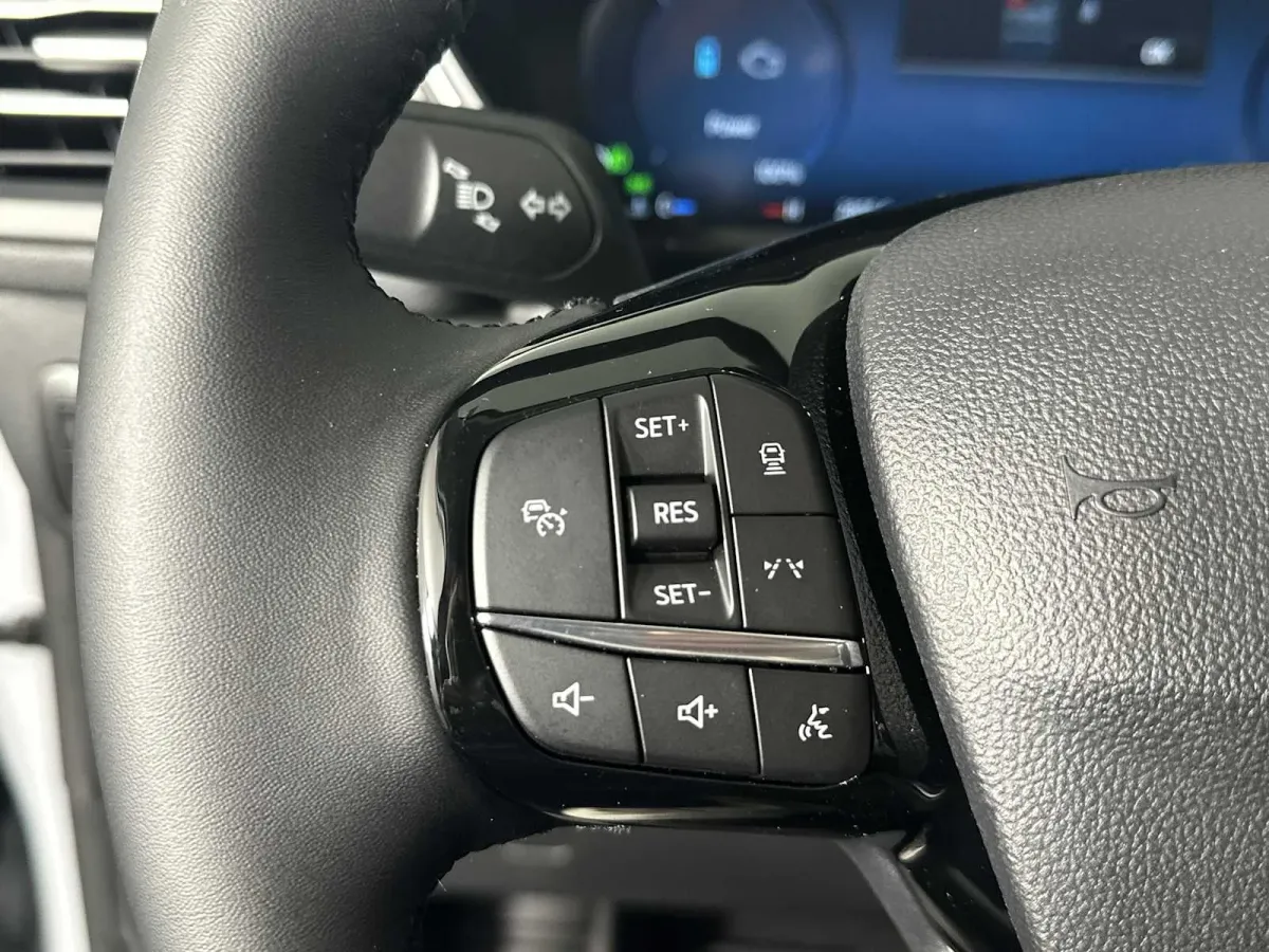 2025 Ford Escape PHEV thumbnail 29
