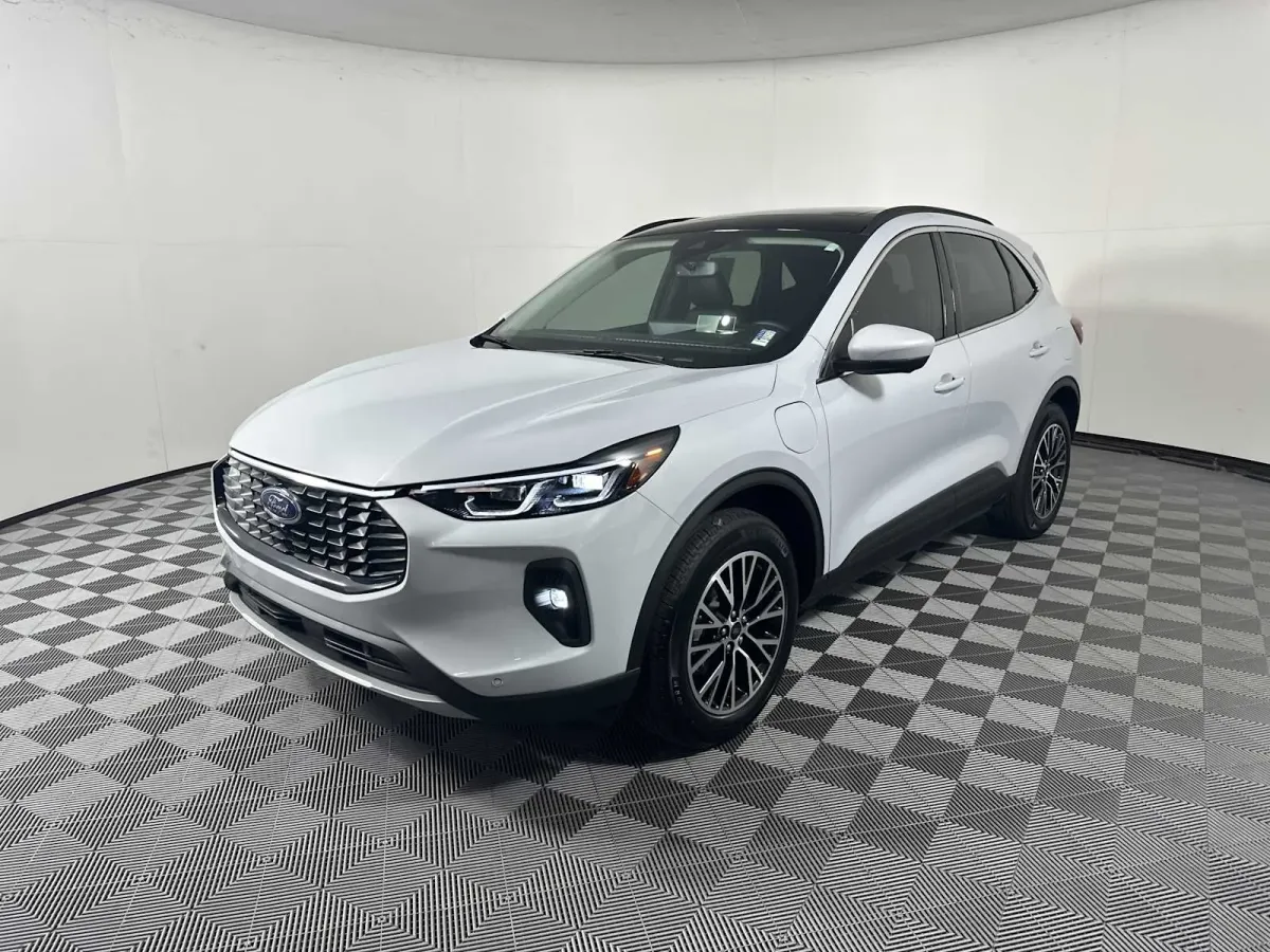 2025 Ford Escape PHEV thumbnail 3