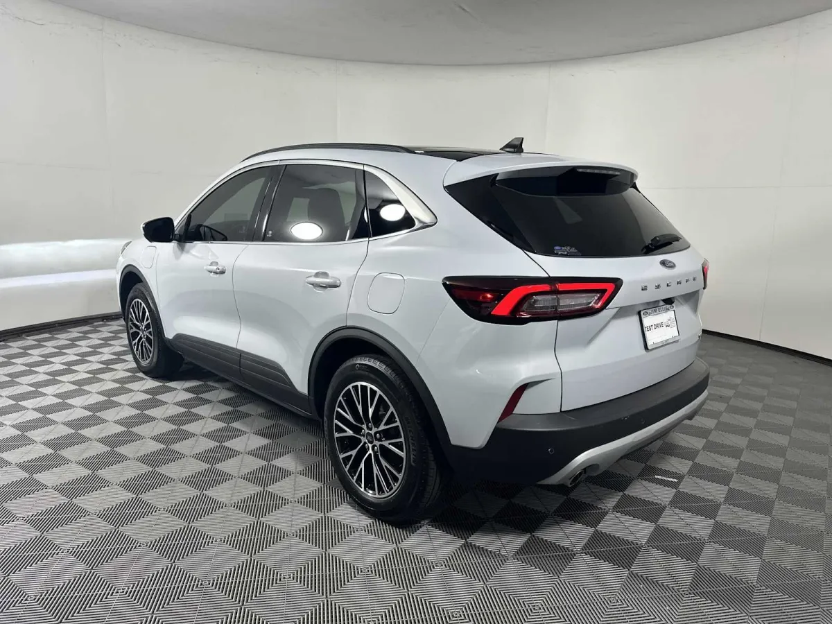 2025 Ford Escape PHEV thumbnail 6