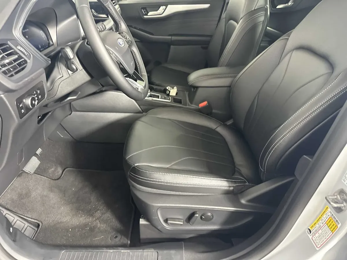 2025 Ford Escape PHEV thumbnail 9