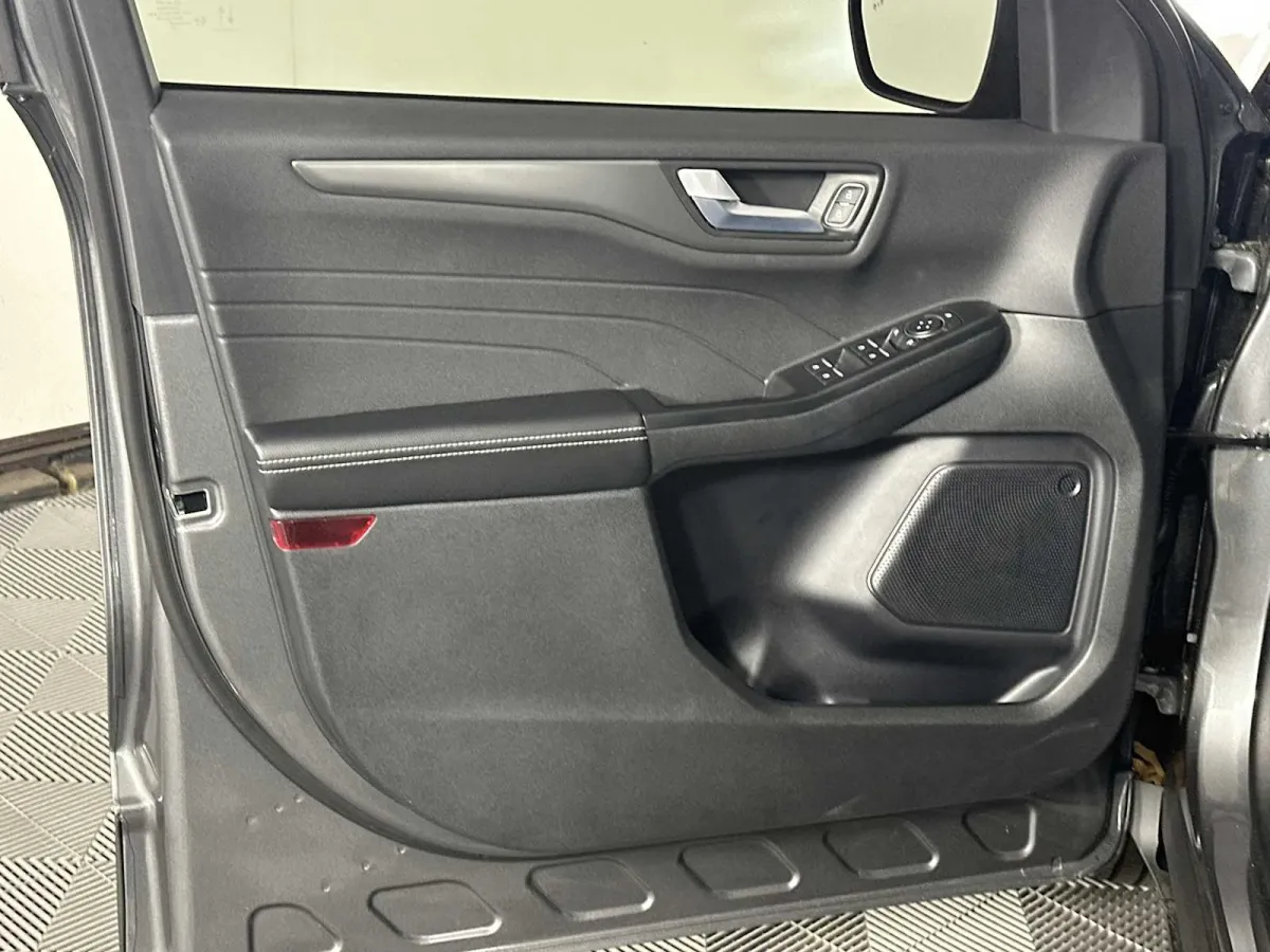 2025 Ford Escape PHEV thumbnail 11