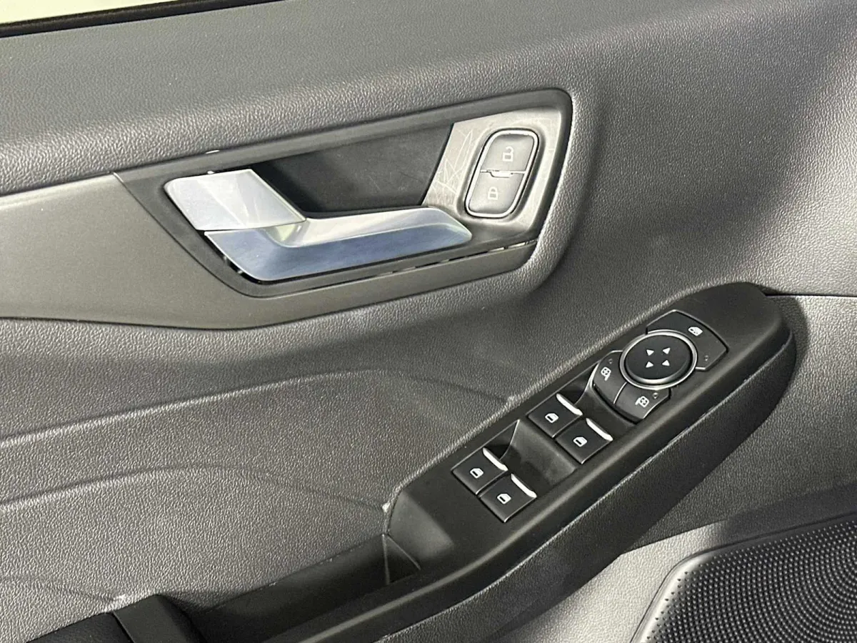 2025 Ford Escape PHEV thumbnail 12