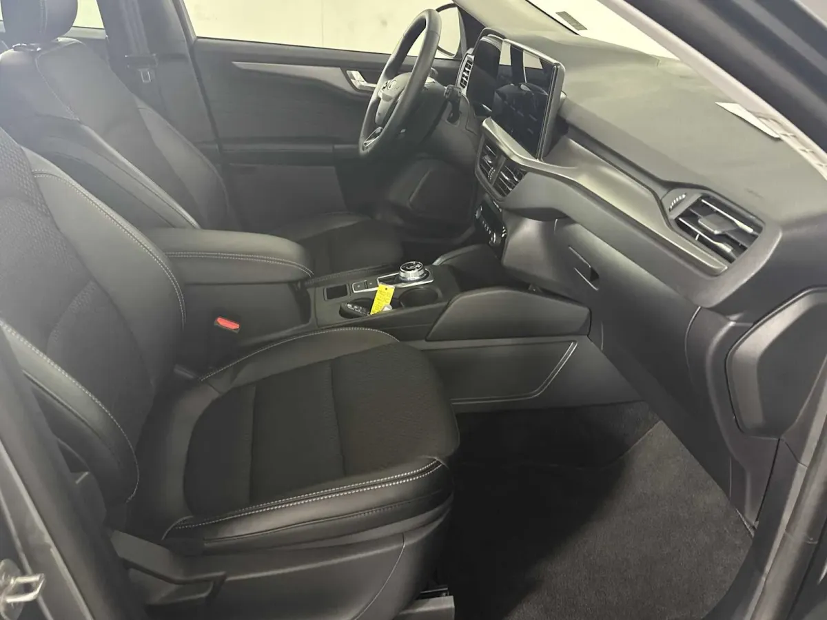 2025 Ford Escape PHEV thumbnail 16