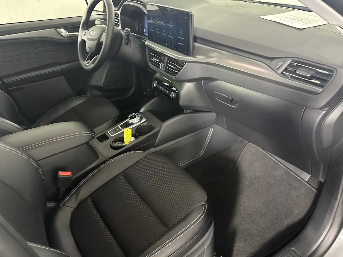 2025 Ford Escape PHEV thumbnail 17