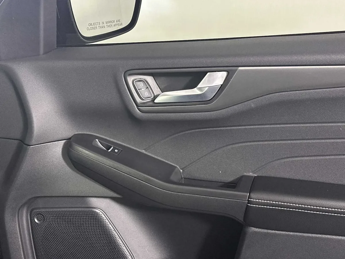 2025 Ford Escape PHEV thumbnail 19