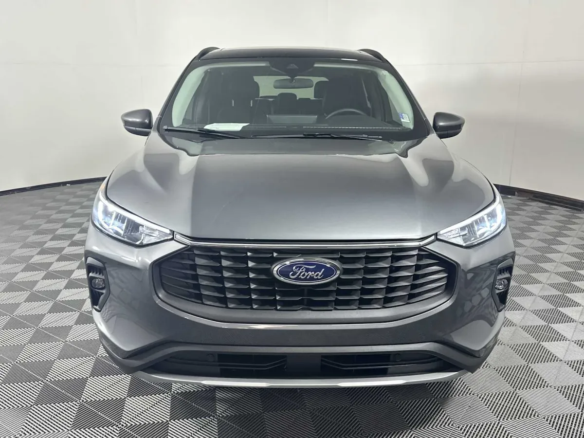 2025 Ford Escape PHEV thumbnail 2
