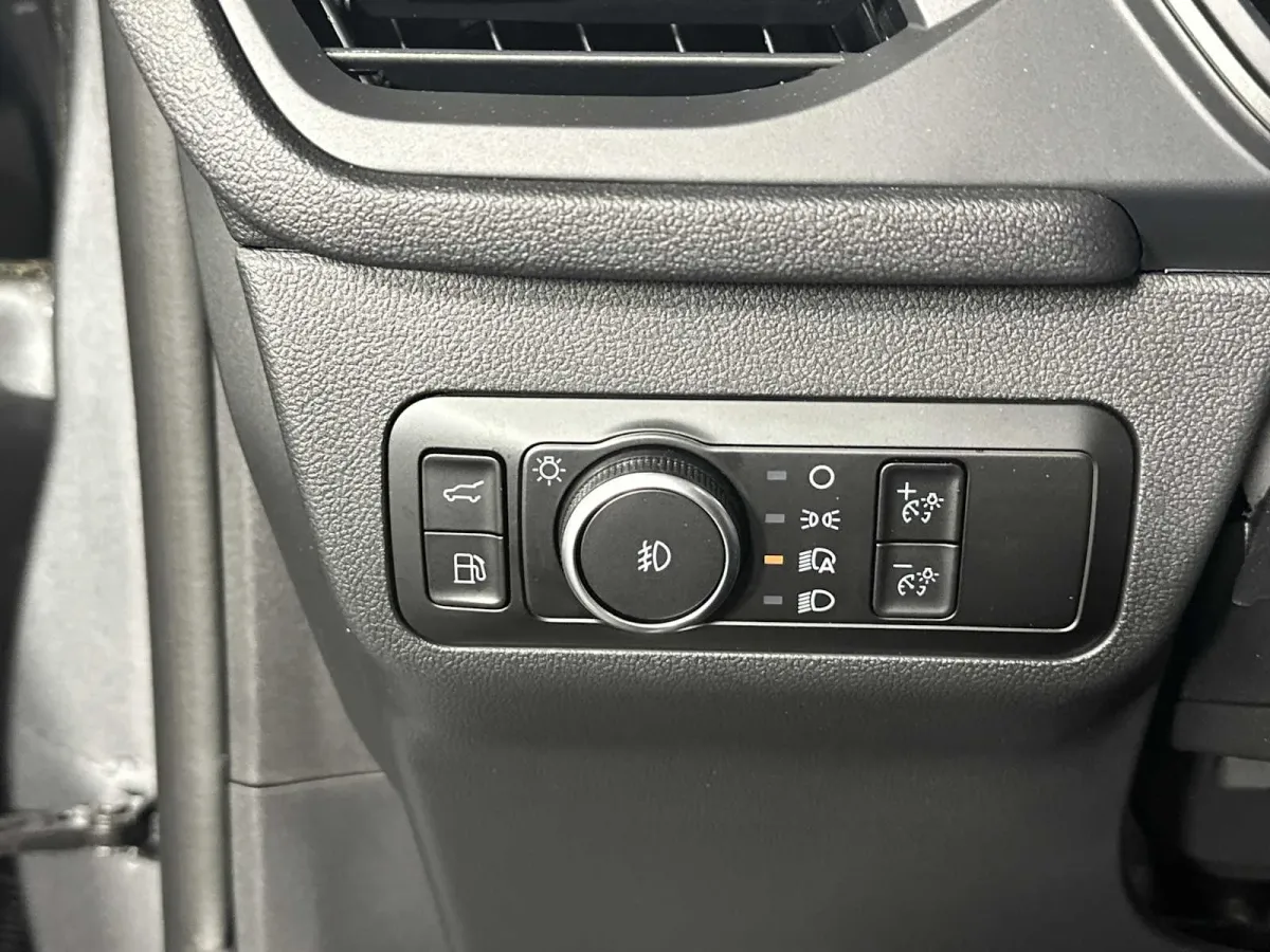 2025 Ford Escape PHEV thumbnail 28