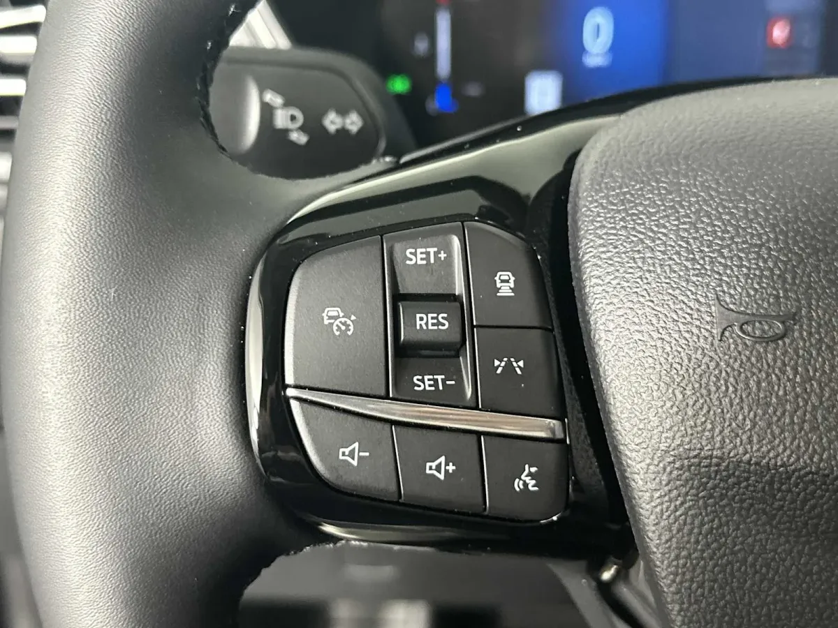 2025 Ford Escape PHEV thumbnail 29