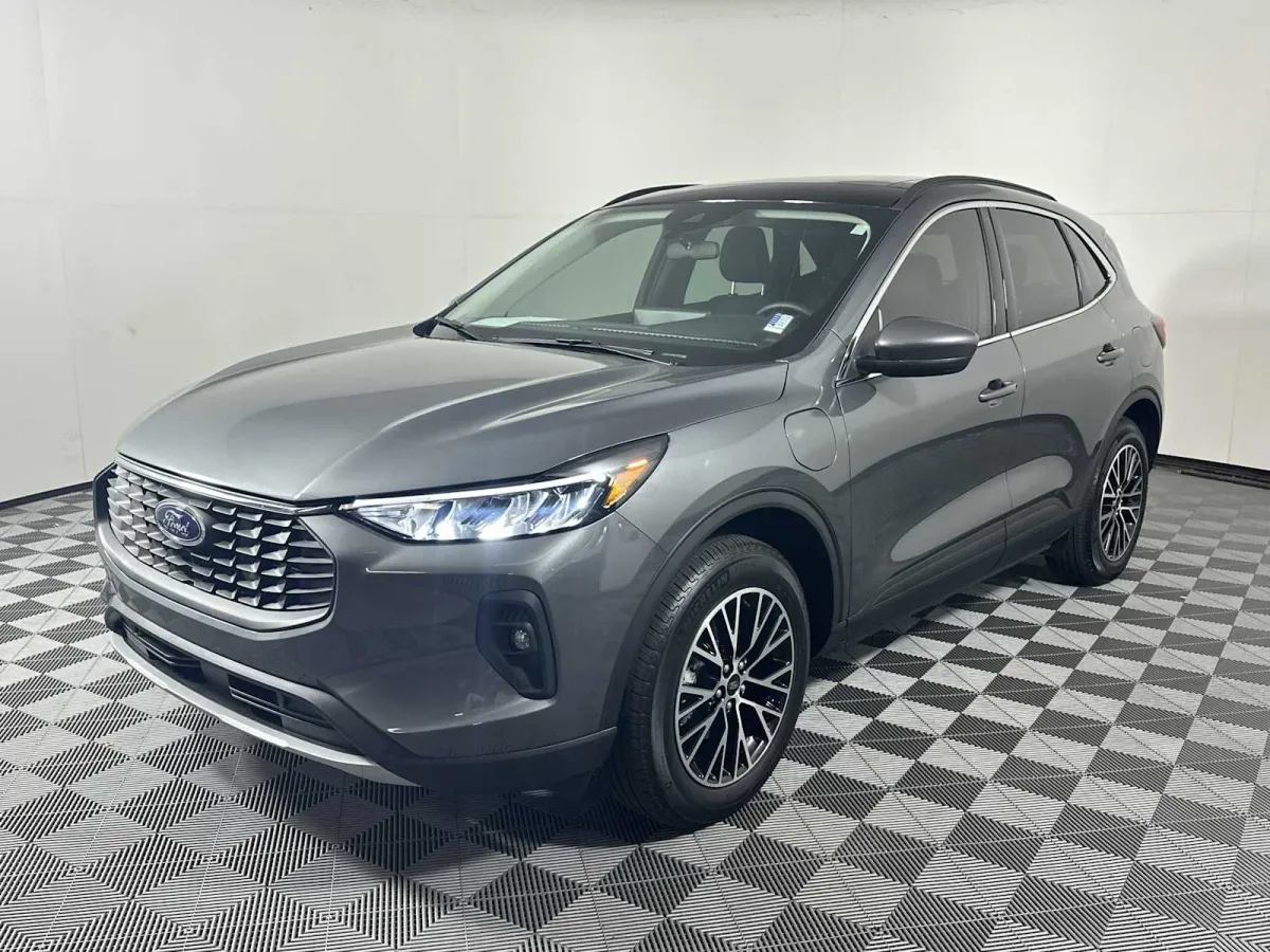 2025 Ford Escape PHEV thumbnail 3