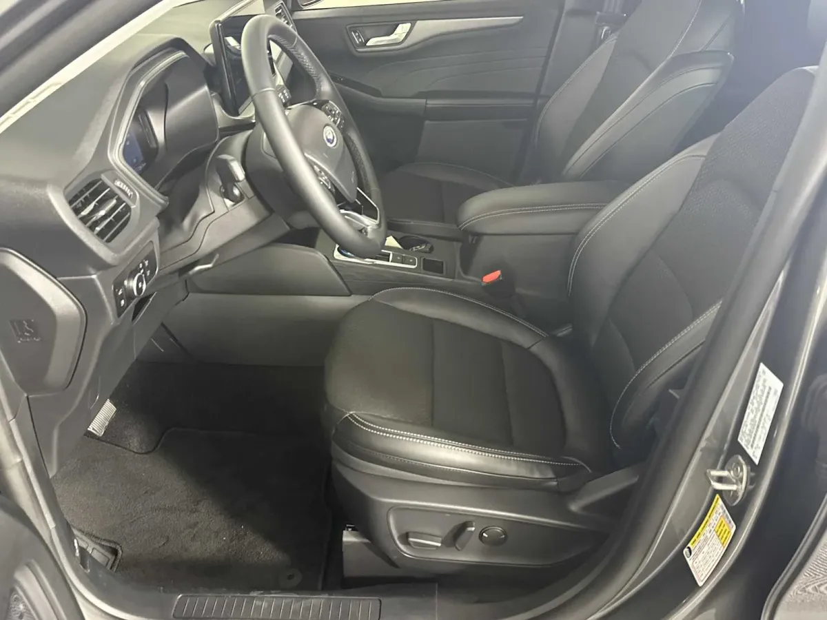 2025 Ford Escape PHEV thumbnail 9