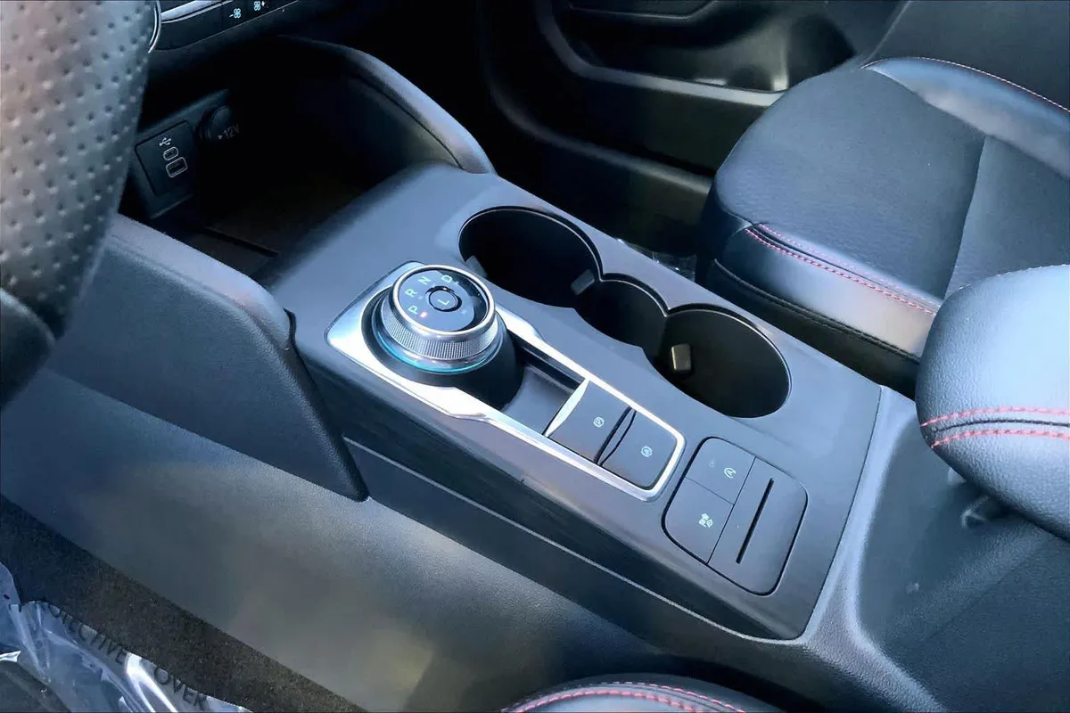2025 Ford Escape ST-Line thumbnail 16