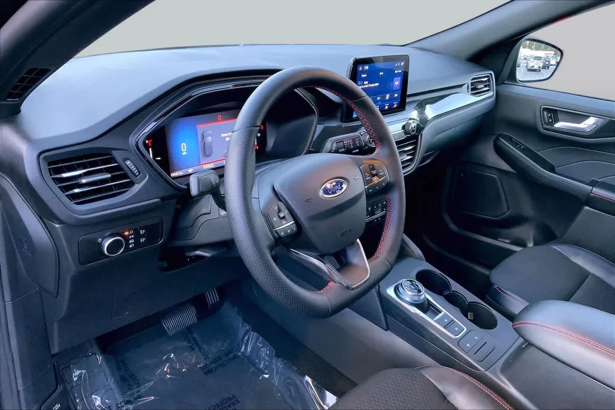 2025 Ford Escape ST-Line thumbnail 17