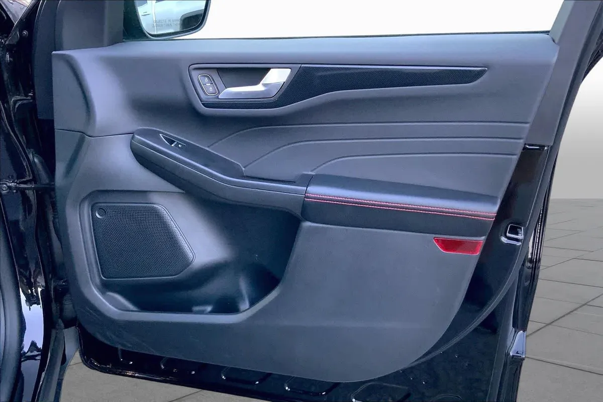 2025 Ford Escape ST-Line thumbnail 22