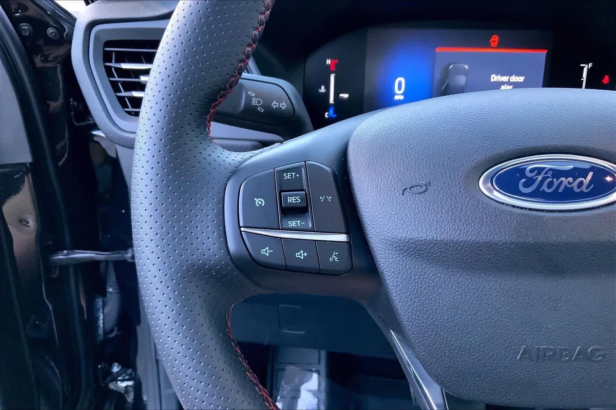 2025 Ford Escape ST-Line thumbnail 23