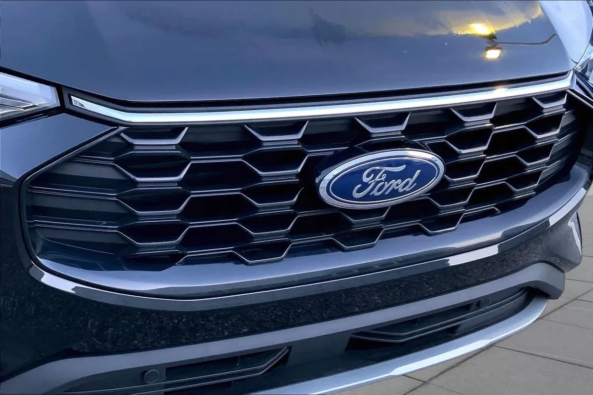 2025 Ford Escape ST-Line thumbnail 29