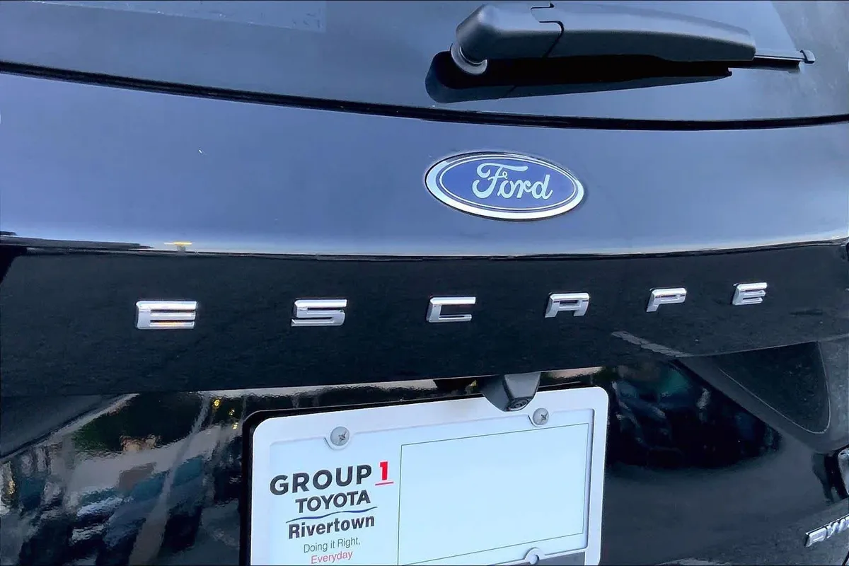 2025 Ford Escape ST-Line thumbnail 30