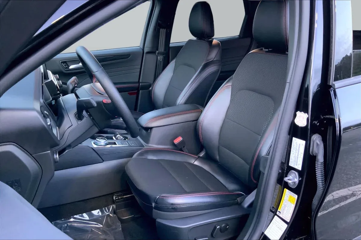 2025 Ford Escape ST-Line thumbnail 8