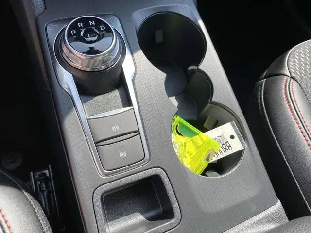 2025 Ford Escape ST-Line thumbnail 16