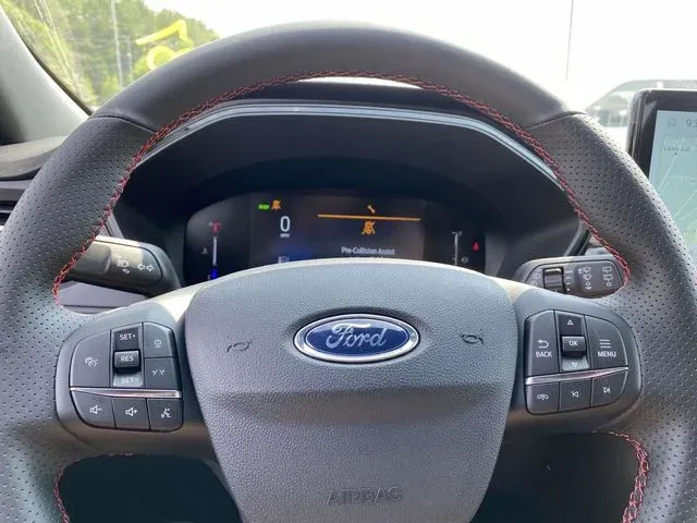 2025 Ford Escape ST-Line thumbnail 17