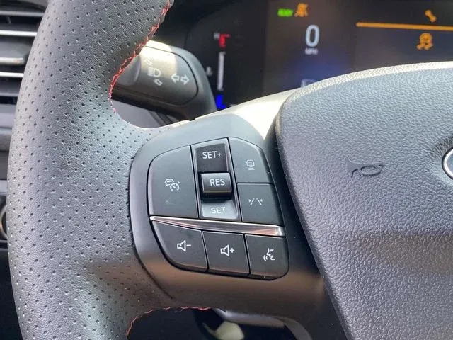 2025 Ford Escape ST-Line thumbnail 19