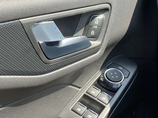 2025 Ford Escape ST-Line thumbnail 21