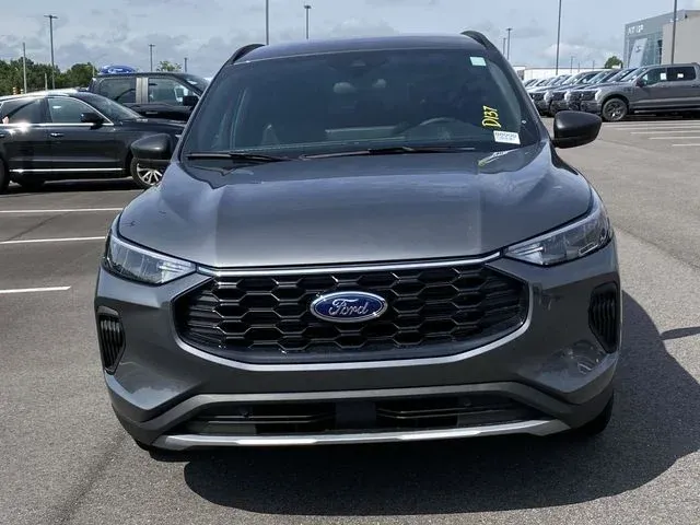 2025 Ford Escape ST-Line thumbnail 8