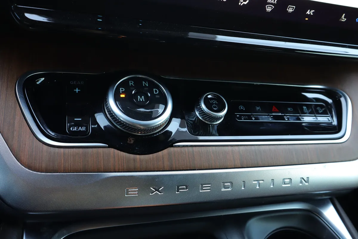 2025 Ford Expedition Max King Ranch thumbnail 18