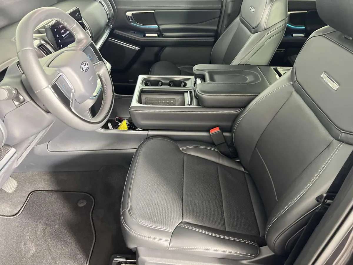 2025 Ford Expedition MAX Platinum thumbnail 10