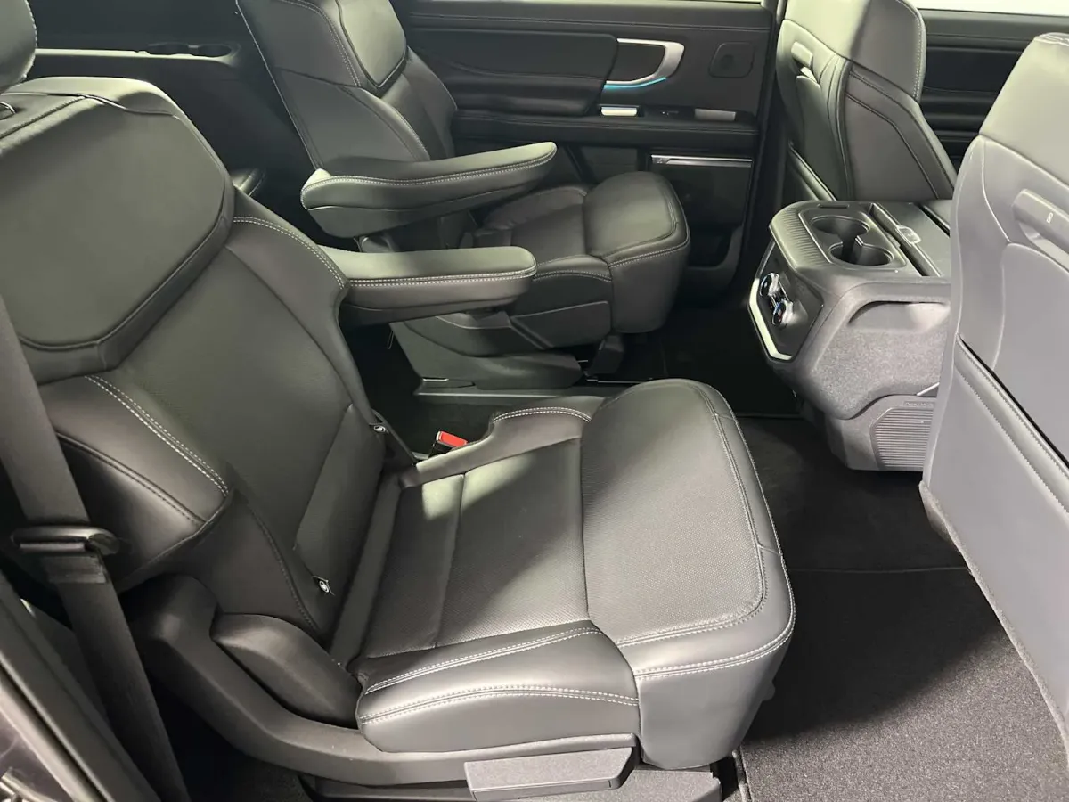 2025 Ford Expedition MAX Platinum thumbnail 19