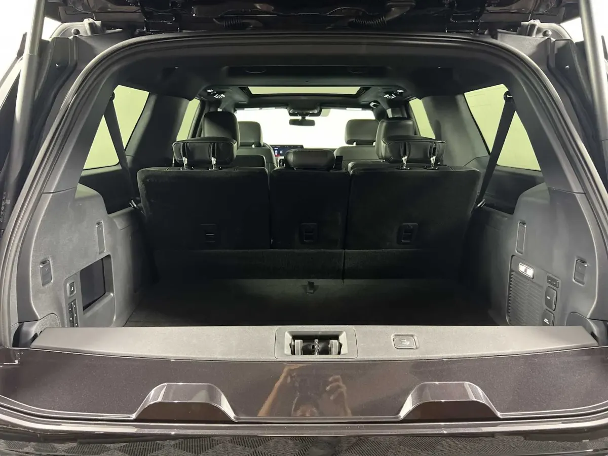 2025 Ford Expedition MAX Platinum thumbnail 23