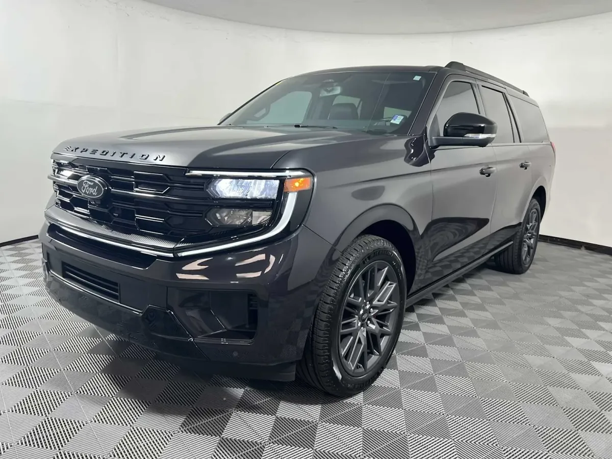 2025 Ford Expedition MAX Platinum thumbnail 3