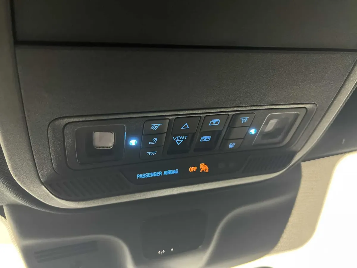 2025 Ford Expedition MAX Platinum thumbnail 30