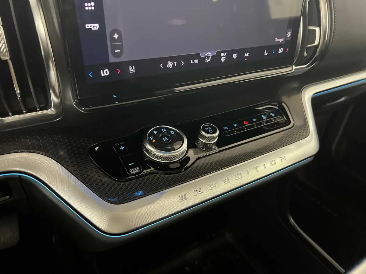 2025 Ford Expedition MAX Platinum thumbnail 34
